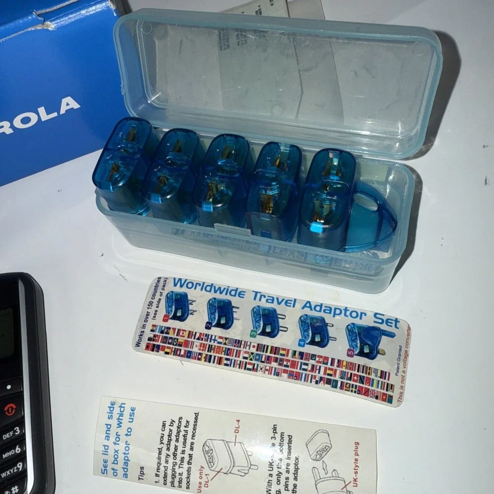 Vintage Motorola C118 Mobal World Cell Cellular Phone With Adapter Set Powers On